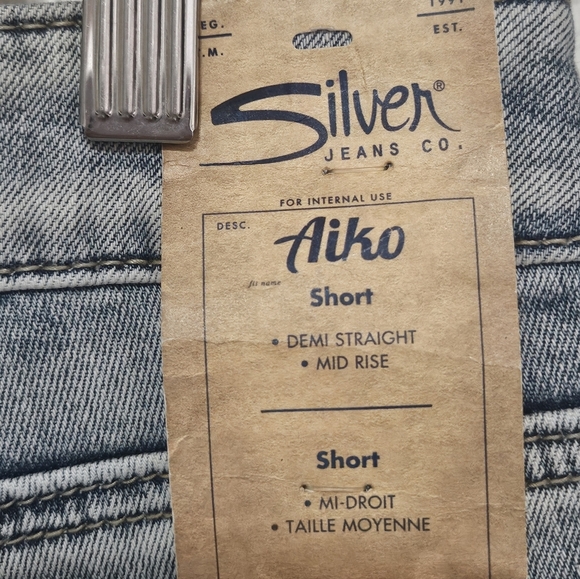 NWT Silver Aiko embroidered distressed shorts size 25 - Picture 6 of 12